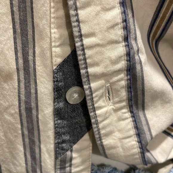 Volcom cotton button down in tan with vertical stripes. Size Youth 12Y /EU L. - Picture 3 of 10